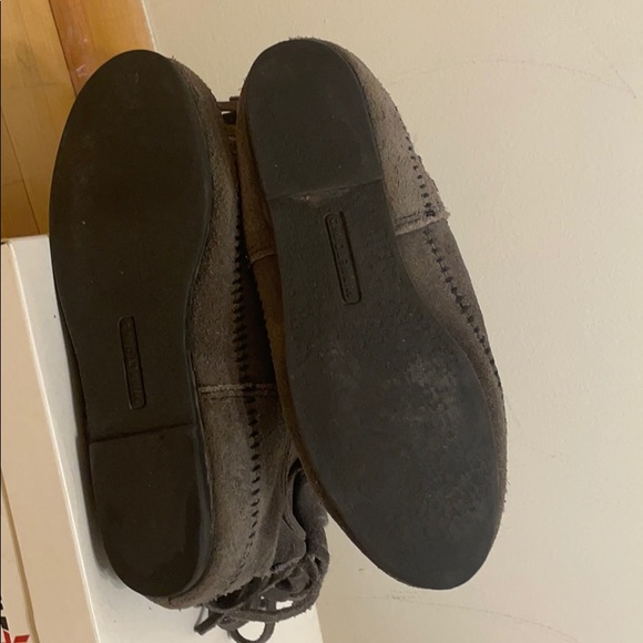 Size 7 grey suede Minnetonka fringe tall boots - Picture 5 of 6